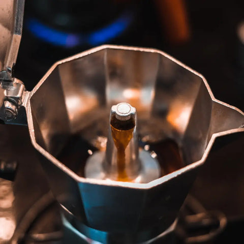 Comment faire du café avec une cafetière italienne ?