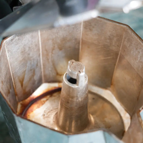 Comment nettoyer et entretenir votre cafetière italienne pour éviter les problèmes