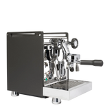 Rocket Espresso Mozzafiato Evo R Pelle – édition spéciale panneaux en cuir noir, vue de trois quarts